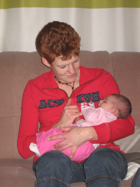 Dit is Marjo ook uit de kerk...zij heeft nu ook een kleine baby in haar buik!!Leuk he..!!